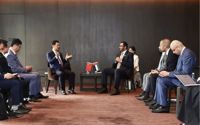 阿联酋工业与先进技术部长、ADNOC董事总经理一行与365电子游戏技术举行会谈，探索工业AI合作新路径